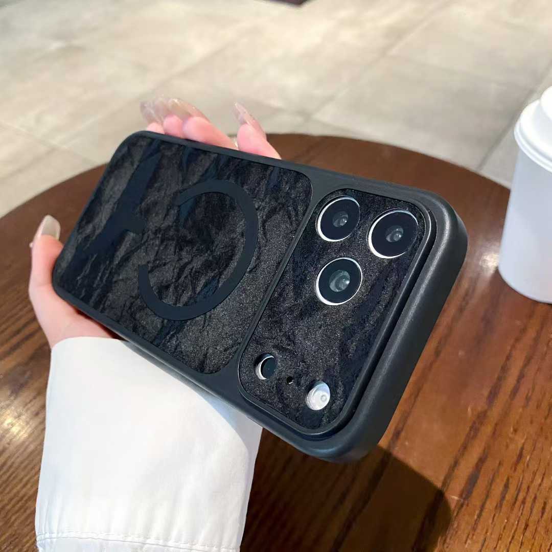 NUDO™ Horizon Bar Case - Premium Alcantara MagSafe Case